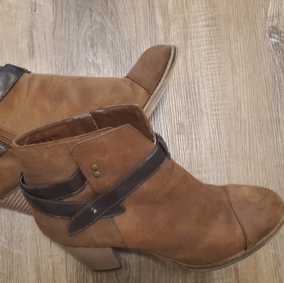 Short brown boots - Picture 1 of 5